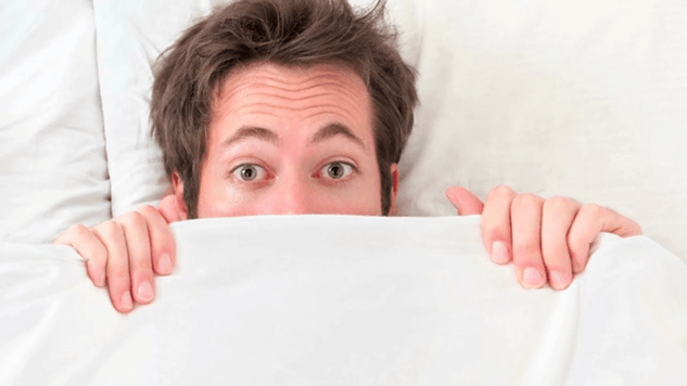 L'homme est gêné par la taille de son pénis